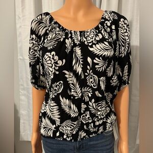 Pretty Grace size M black white floral print banded on or off shoulder blouse